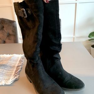 Women’s black boots